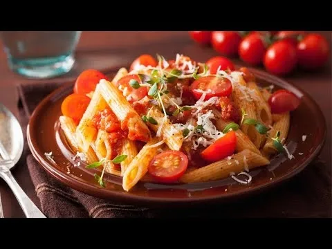NAPOLİTEN SOSLU SPAGETTİ