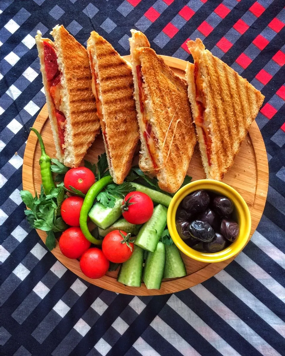 TOST KARIŞIK